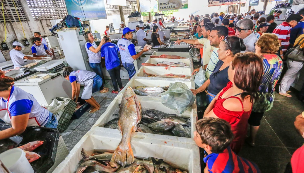 Grande movimentação no mercado do peixe