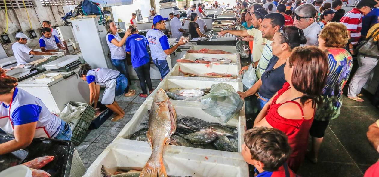 Grande movimentação no mercado do peixe