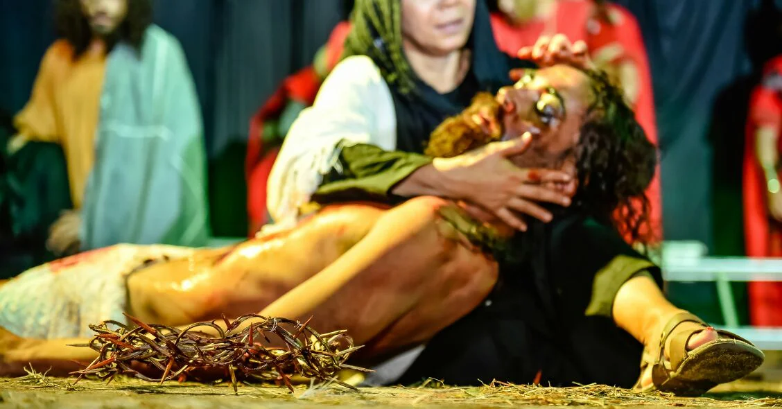 Maria ampara Jesus