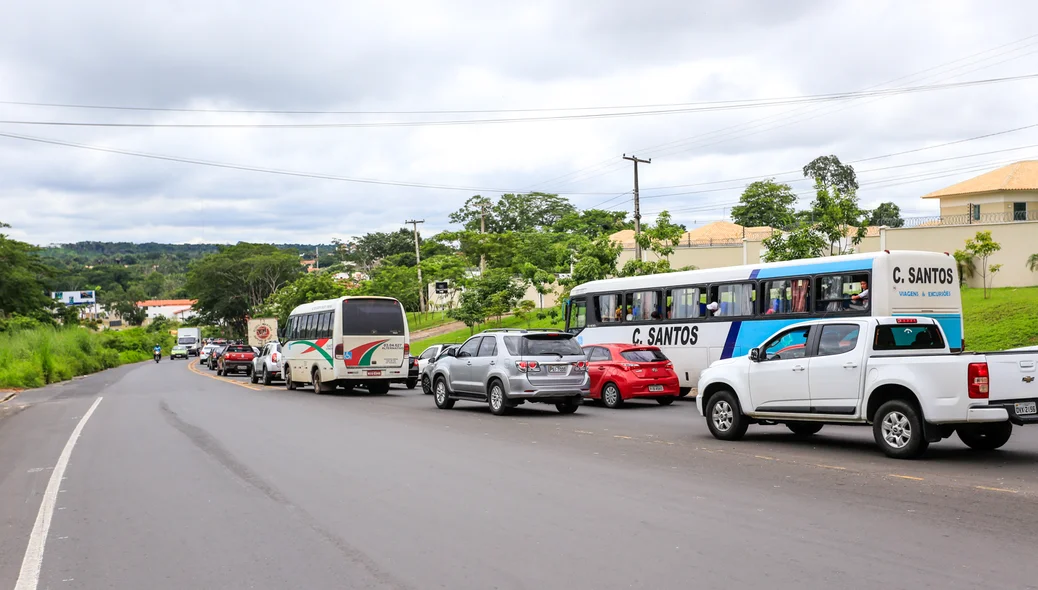 Trânsito parado na saída de Teresina
