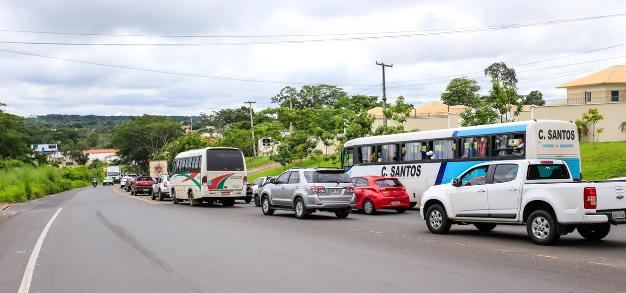 Trânsito parado na saída de Teresina
