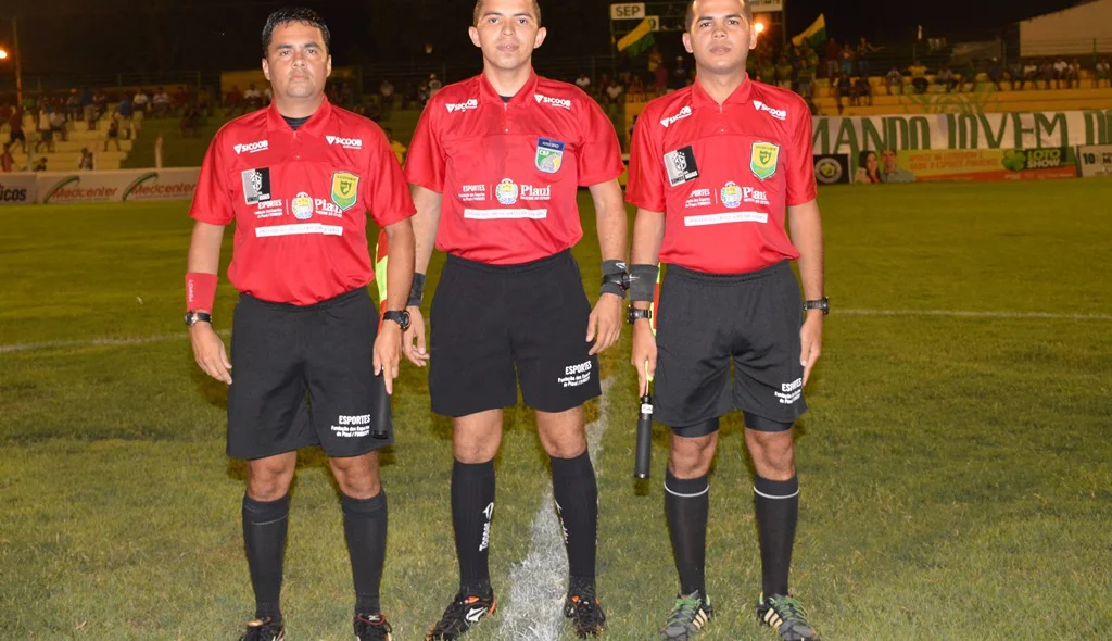 Trio de arbitragem