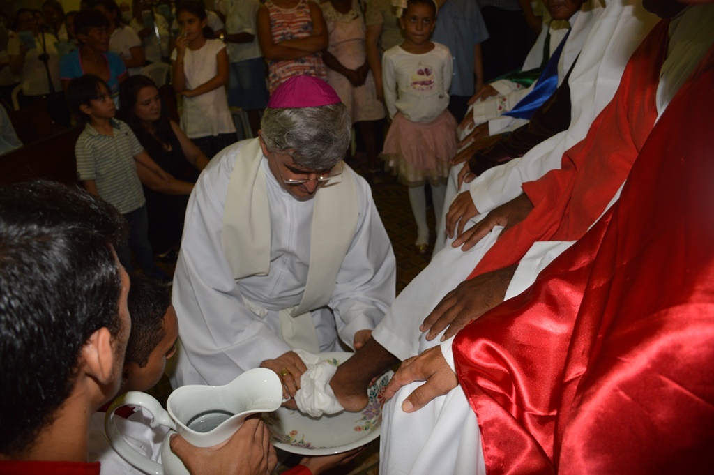 Bispo diocesano de Picos repete gesto de Jesus na Última Ceia