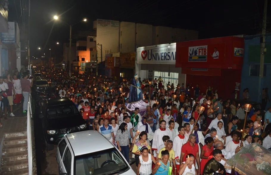 Cortejo segue com as imagens do Senhor Morto e Nossa Senhora