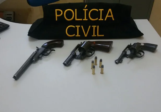 Foram apreendidas três armas em Valença