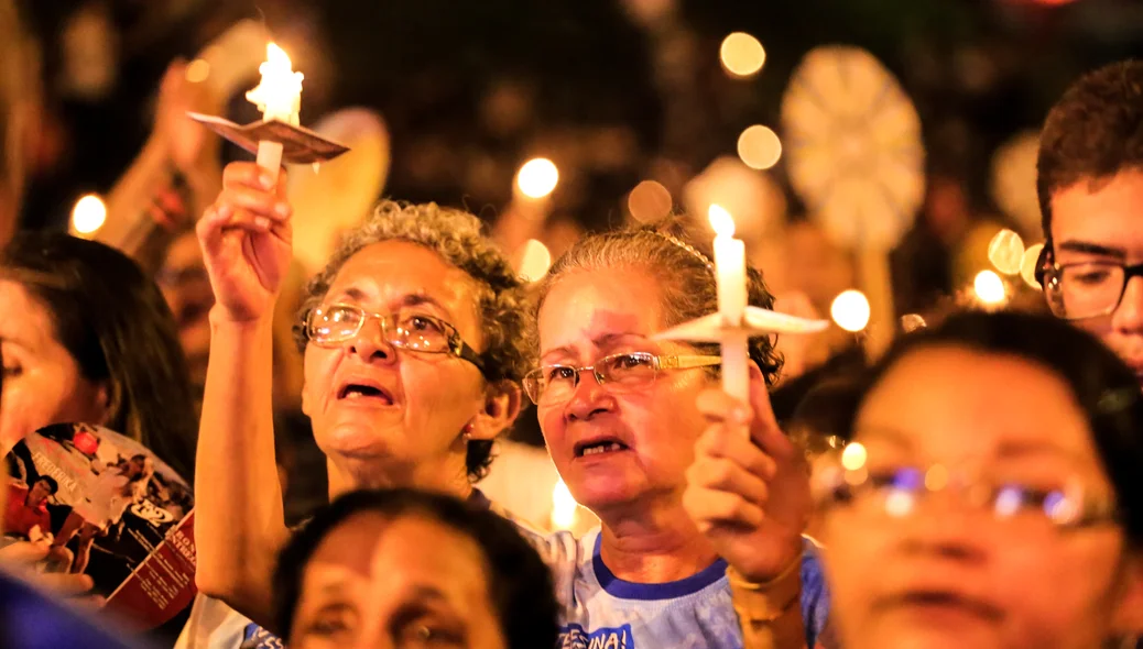 Fiéis durante a missa