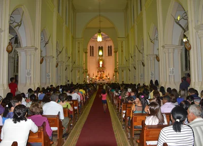 Catedral ficou lotada na Missa da Ressurreição