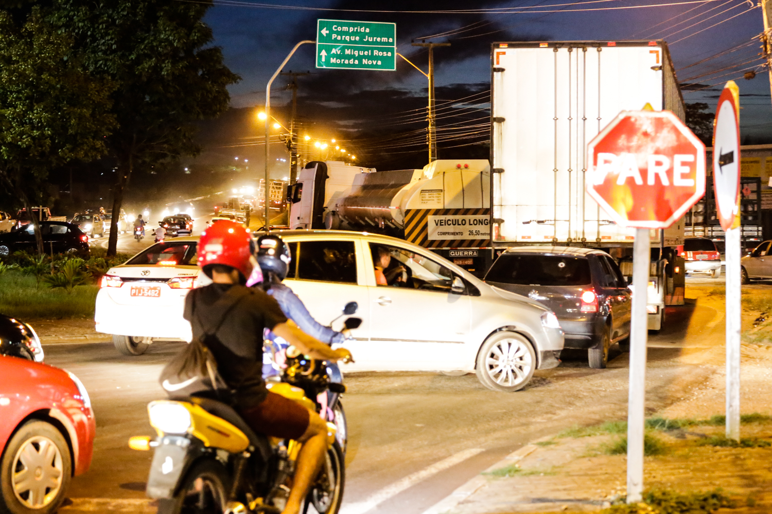 Congestionamento na balão do Tancredo Neves