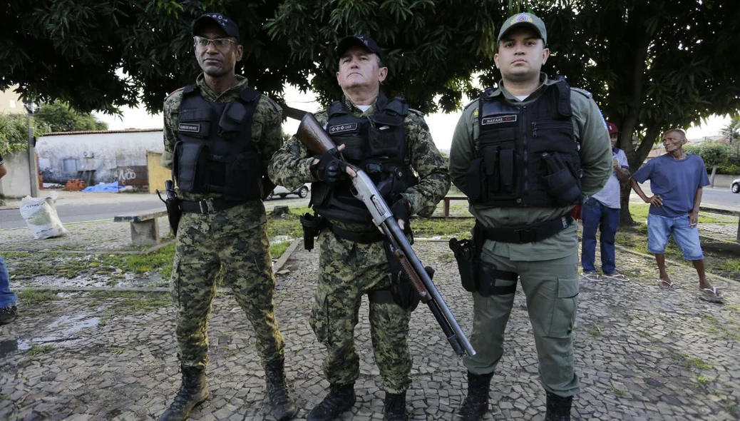 Policiais que participaram da ação