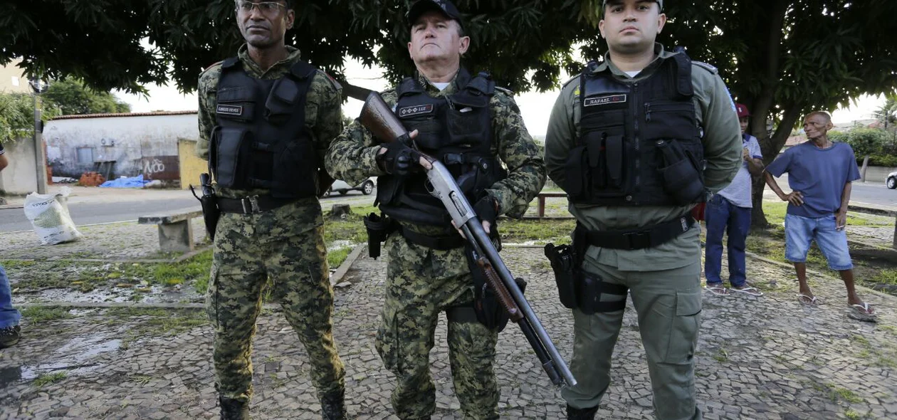 Policiais que participaram da ação