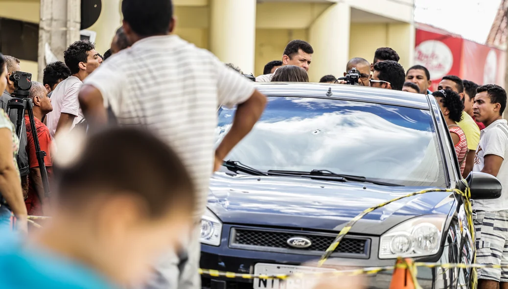 Carro da vítima que levou tiro no rosto