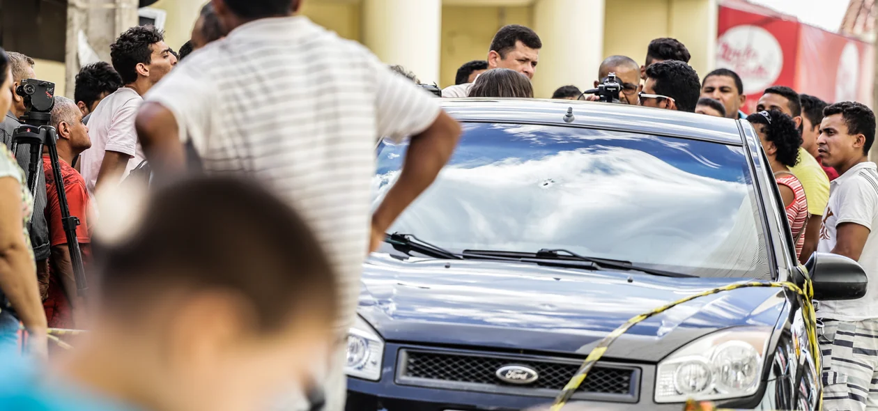 Carro da vítima que levou tiro no rosto
