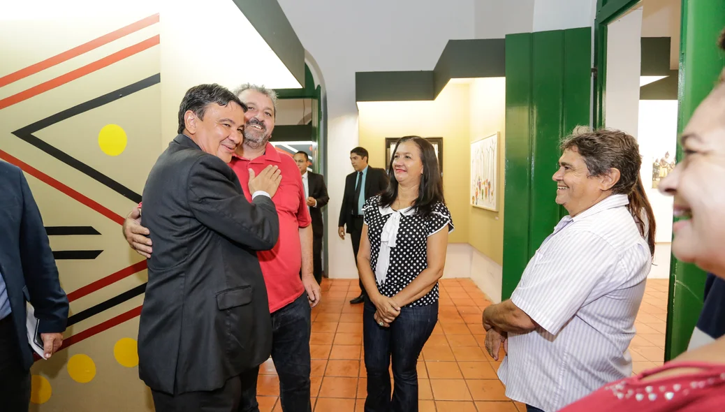Governador visita exposições no museu do piauí 