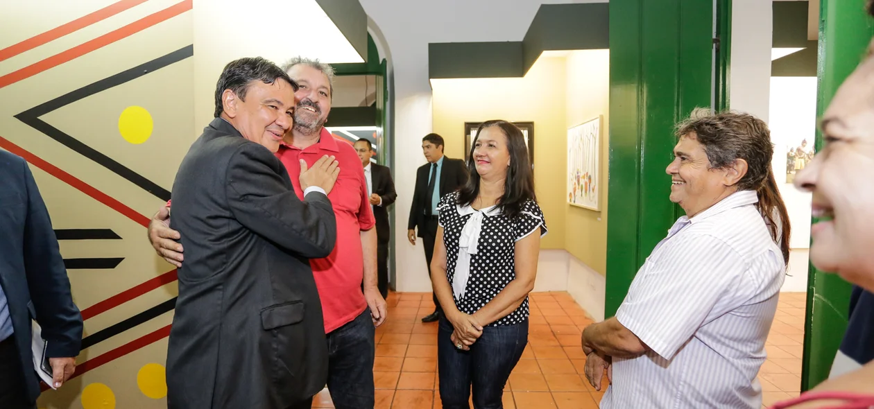Governador visita exposições no museu do piauí 
