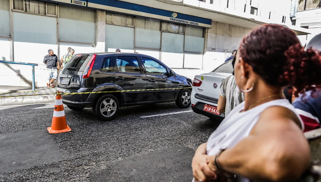 Local do crime isolado por policiais