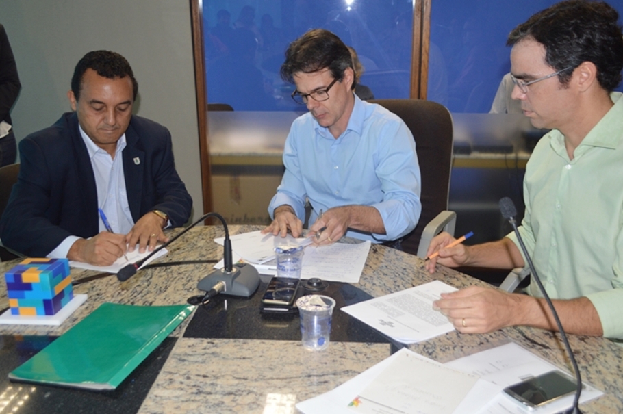Reitor da Uespi, Nouga Cardoso Batista, e os diretores do Sebrae, Mário Lacerda e Delano Rocha