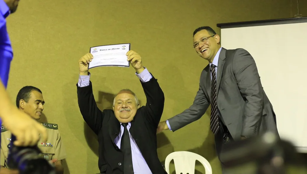 Delegado Bonfim foi homenageado