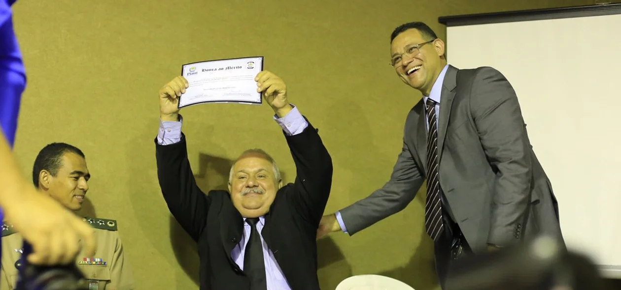 Delegado Bonfim foi homenageado