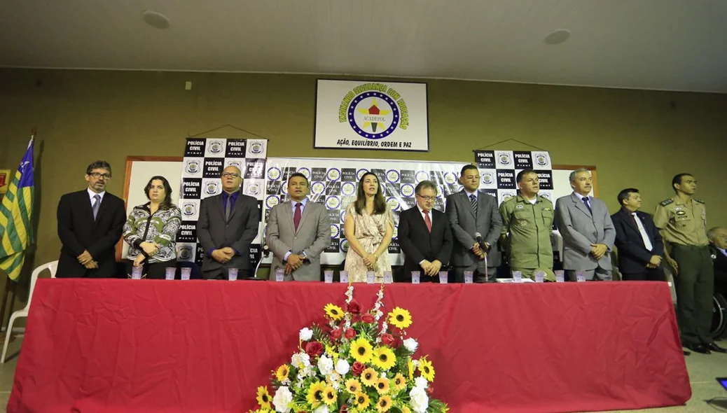 Homenagem da secretaria de Segurança aos policiais civis