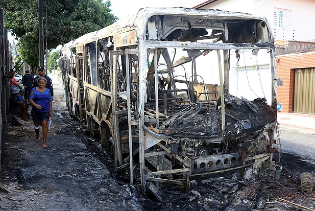 Ônibus incendiado em Fortaleza