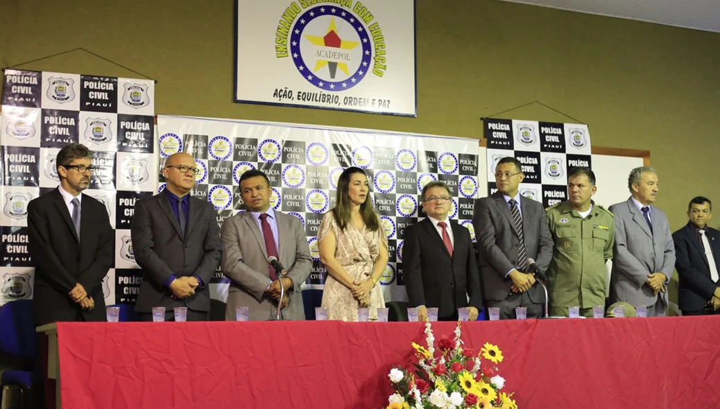 Solenidade em homenagem aos policiais civis