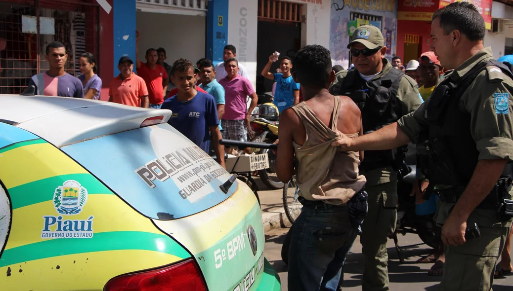Bandido é espancado na zona leste