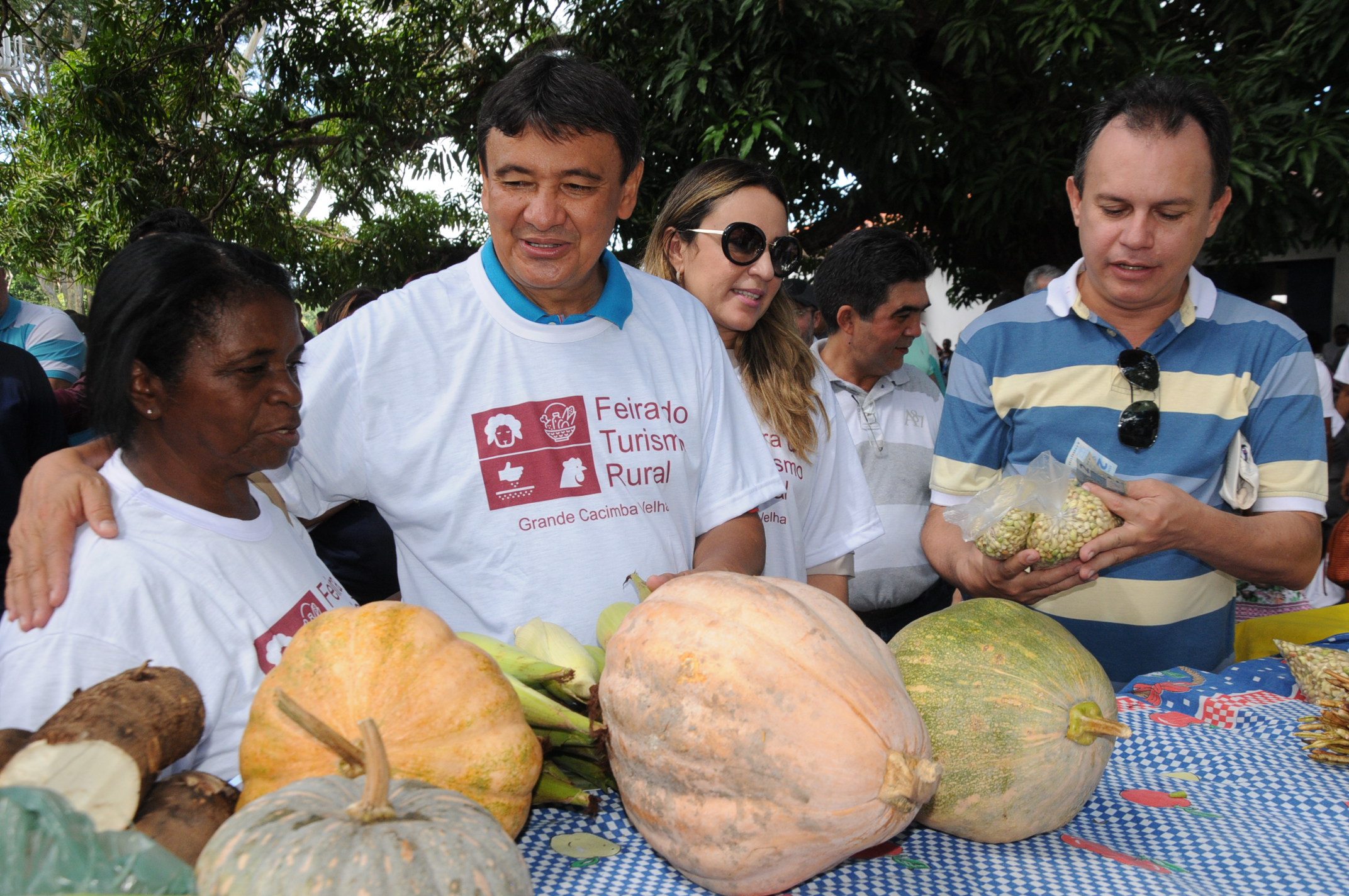 Governador em visita a feira