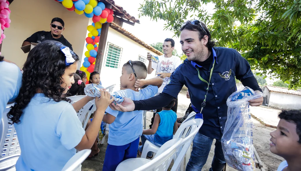 Motoclubes se unem e fazem ação social para crianças