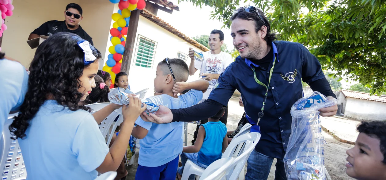 Motoclubes se unem e fazem ação social para crianças