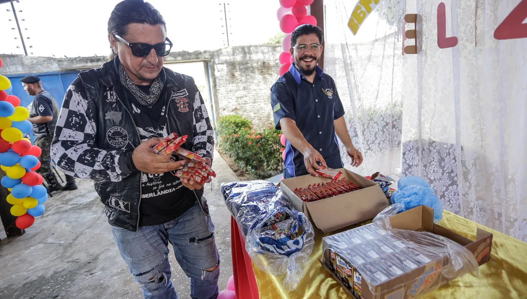 Motoclubes se unem e fazem entrega de lanches para crianças do Espaço Crescer 