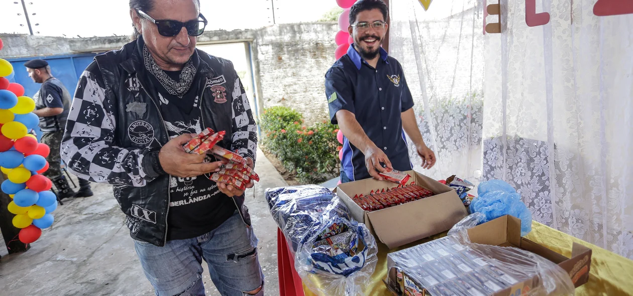 Motoclubes se unem e fazem entrega de lanches para crianças do Espaço Crescer 