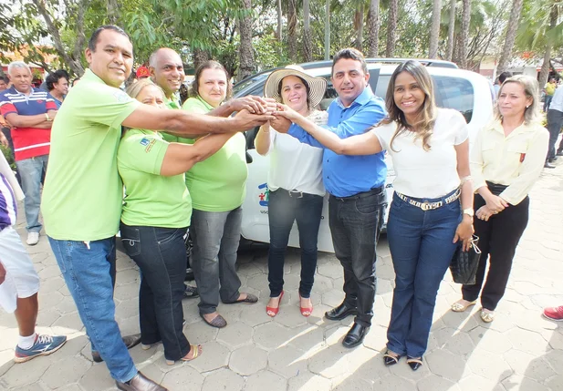 Prefeito de Campo Maior faz entrega oficial de veículo ao Conselho Tutelar
