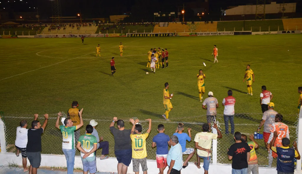 Jogo ficou paralisado por 23 minutos
