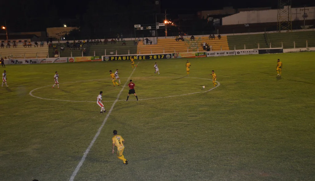 Time de Picos dominou o jogo e venceu por 2 a 0