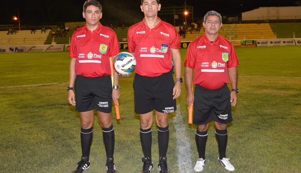 Trio de arbitragem