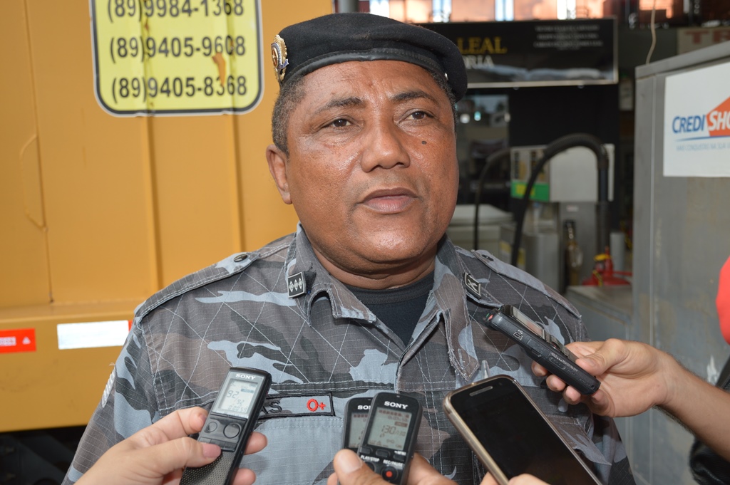 Capitão Elias, relações públicas do 4º BPM.