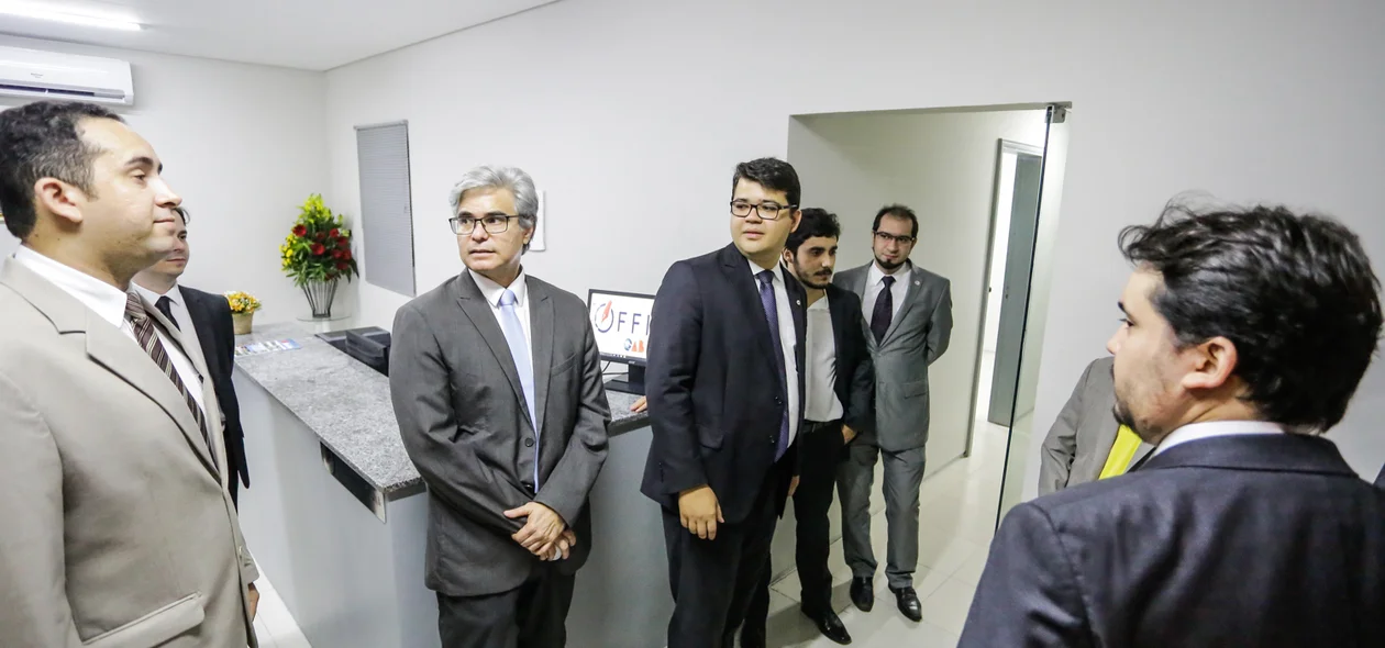 Chico Lucas visita dependências do OAB Office 