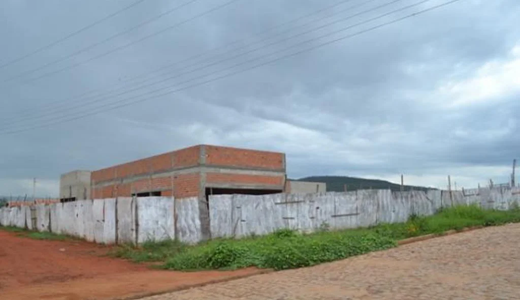 Obra ficou paralisada por mais de três anos.