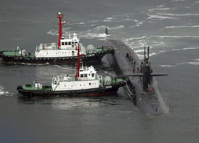perto de seu território. Submarino USS Michigan é reabastecido nesta terça-feira (25) no porto de Busan, n