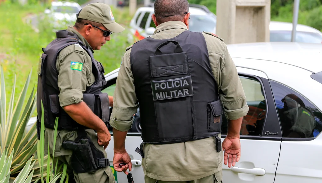 Polícia Militar fazendo os primeiros procedimentos 