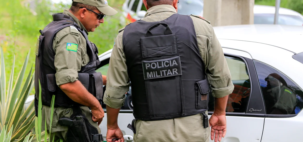 Polícia Militar fazendo os primeiros procedimentos 
