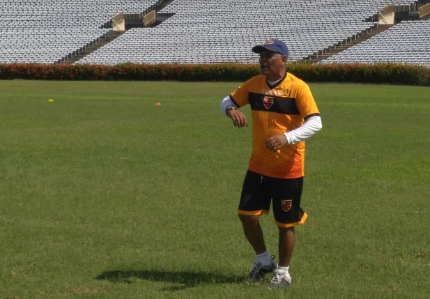 Treinador Nivaldo Lancuna