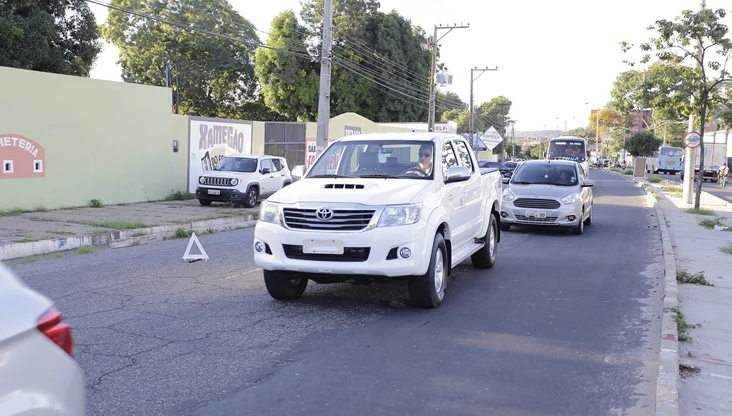 Acidente em avenida deixa o trânsito lento 