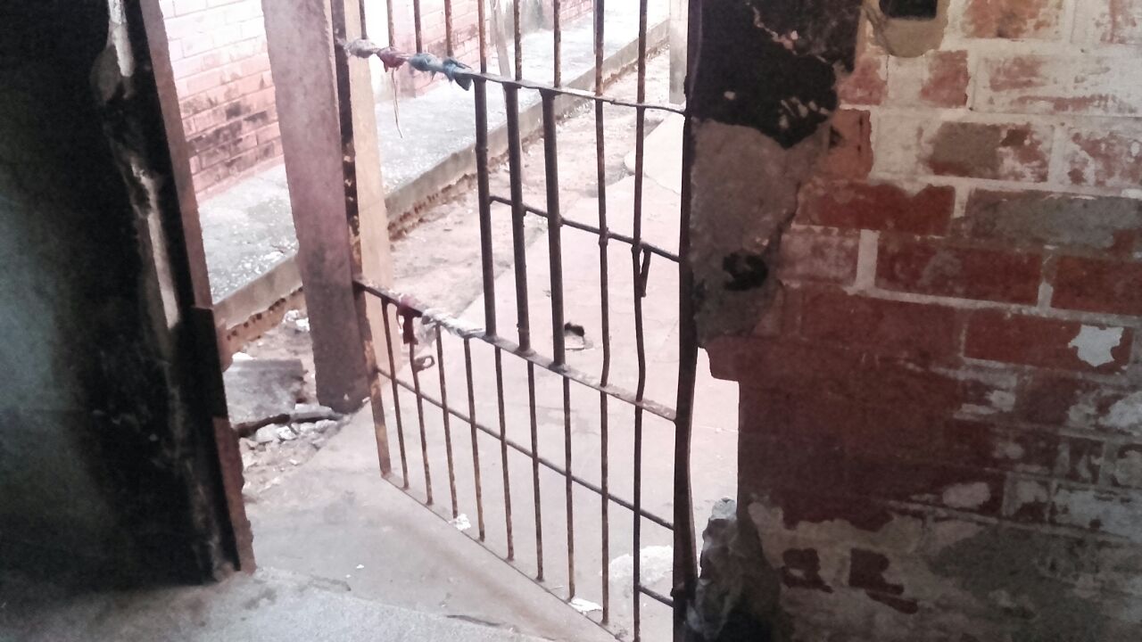 Local por onde o grupo de criminosos entrou