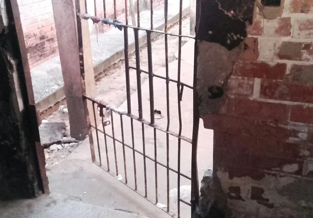 Local por onde o grupo de criminosos entrou