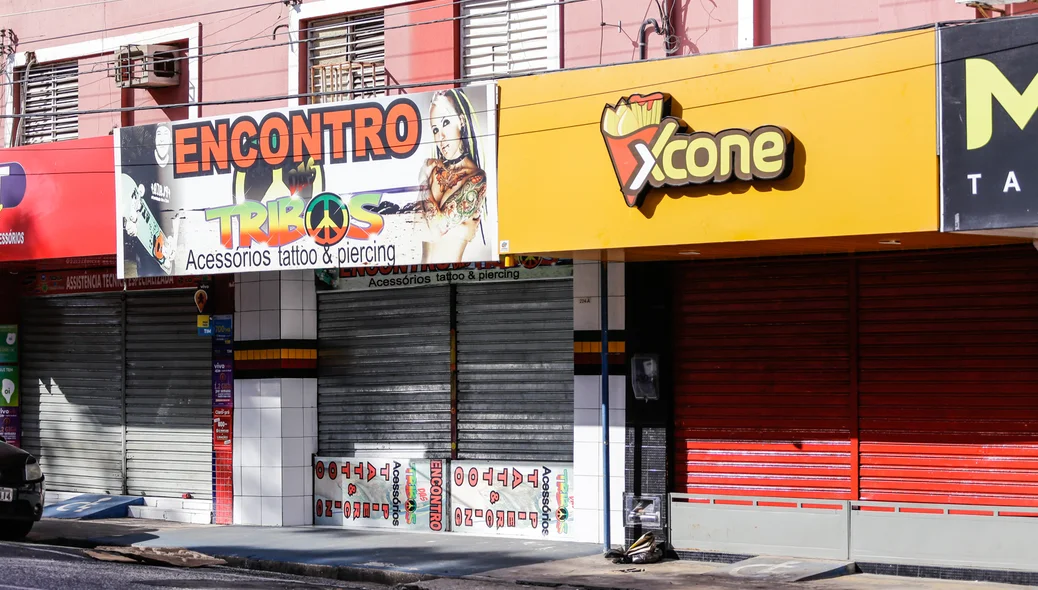 Centro comercial fechado 