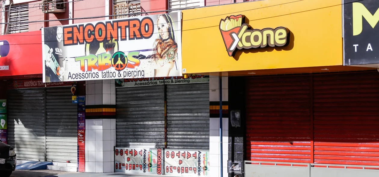 Centro comercial fechado 