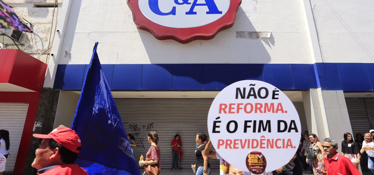 Lojas do centro de Teresina não abriram devido às manifestações