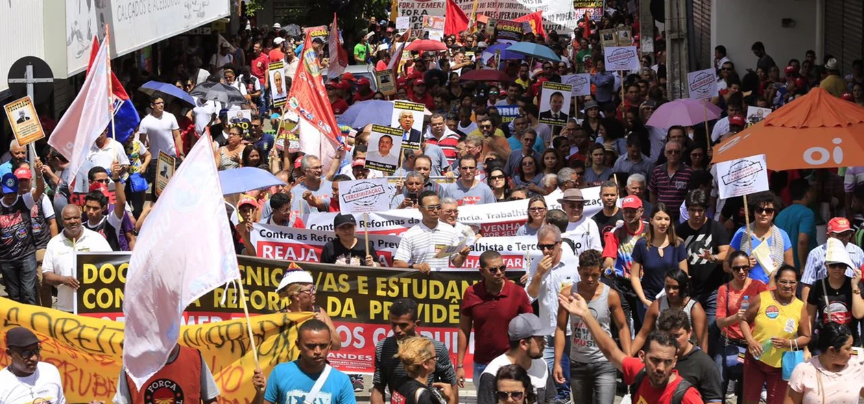 Manifestantes no Centro de Teresina