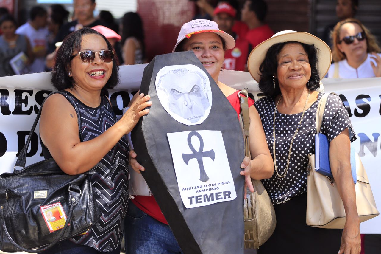 Manifestantes pedem a saída de Temer da presidência